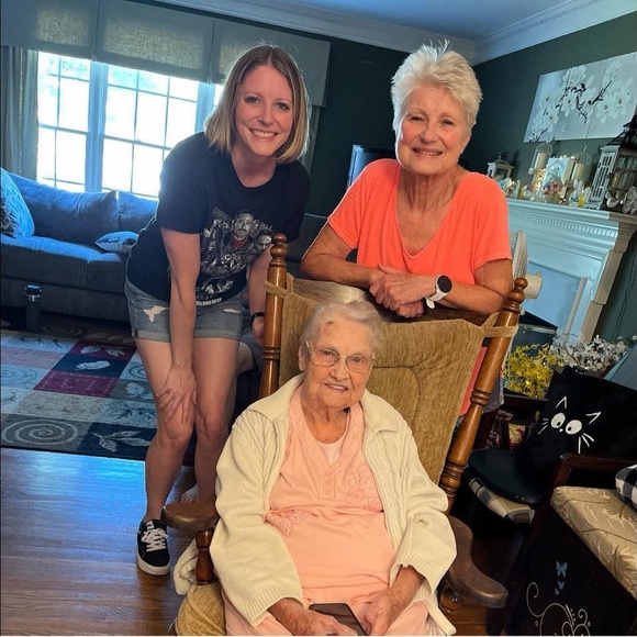 Meet your Posher, Ashley - Picture 12 of 13